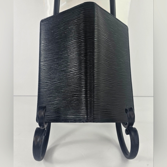 Louis Vuitton: Epi Leather Long Wallet-Black - Picture 3 of 6